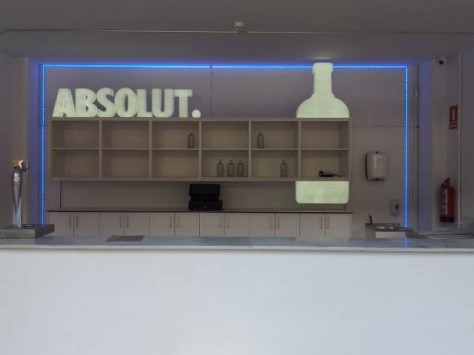 imagen 1 proyecto de rotulación  ABSOLUT SKYLINE